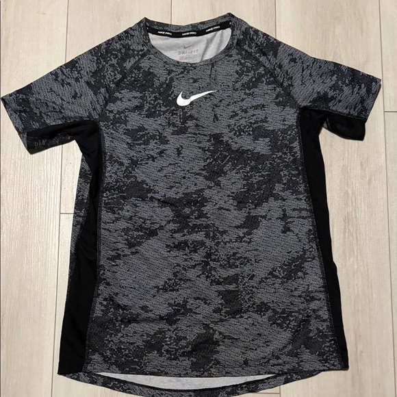 Nike Other - Kid’s Nike Black and Gray Camo Tee Size L